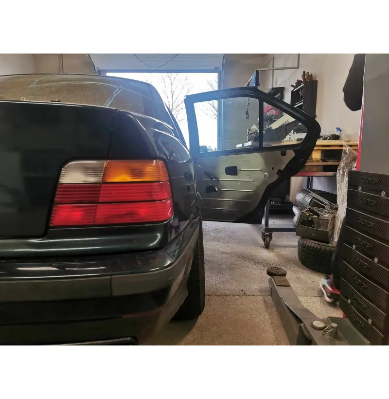 BMW E36 Sedan Lette Bakdørpaneler i Aluminium (Par)